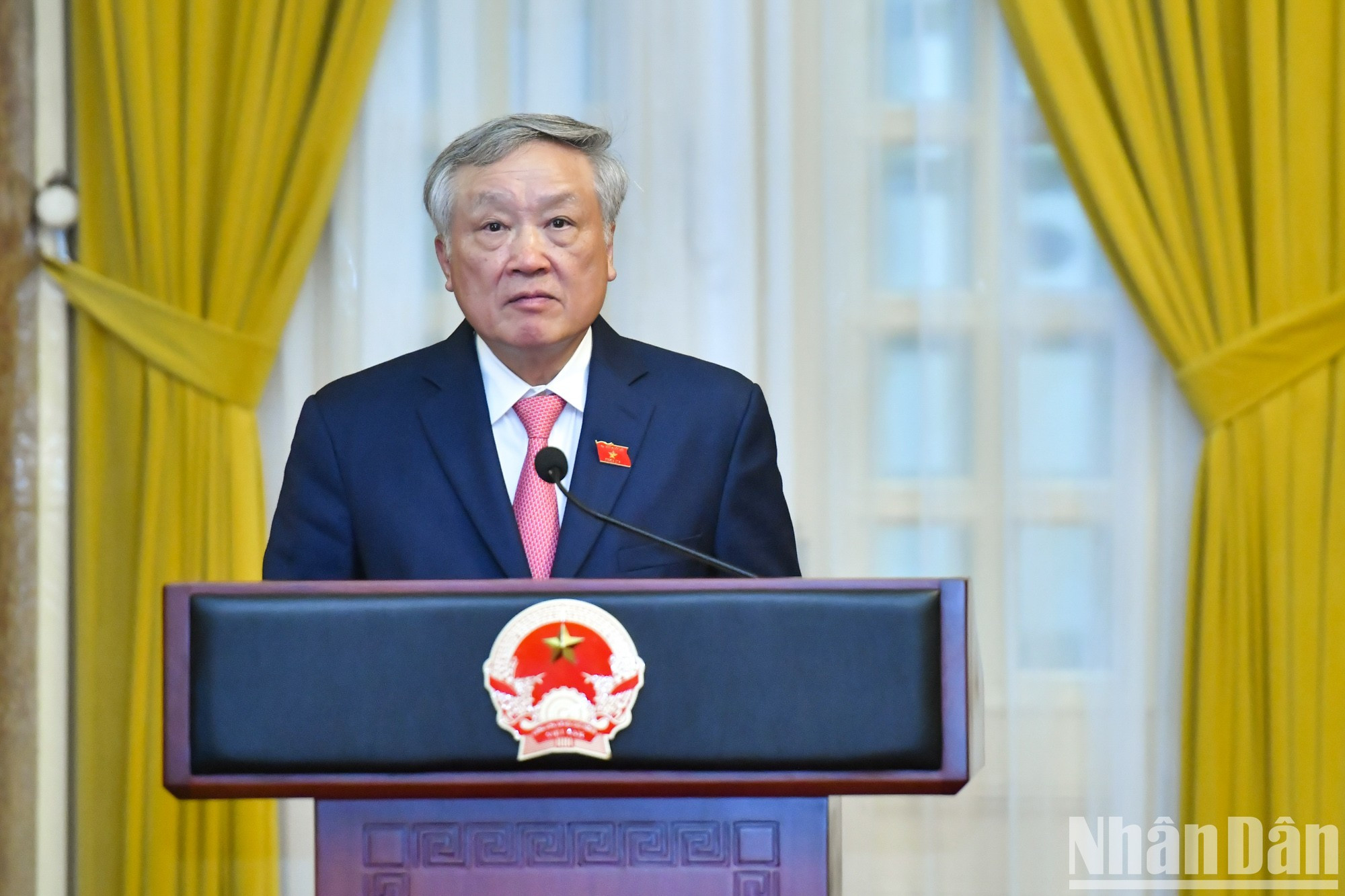 El vicepremier Nguyen Hoa Binh interviene en el acto.