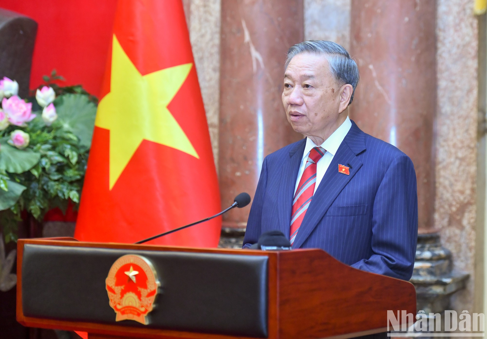 El secretario general del Partido y presidente To Lam da palabras.
