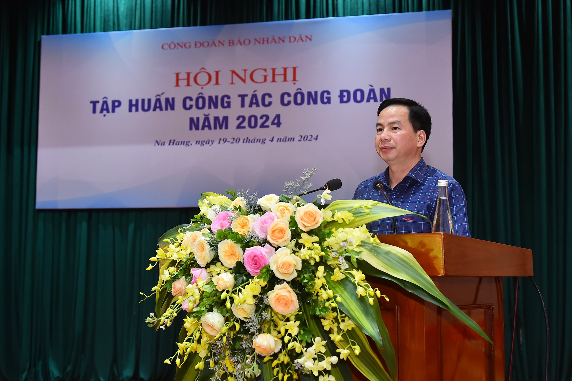 El vicepresidente del Comité Popular de Na Hang Nguyen Trong Doan interviene en el acto. El vicepresidente del Comité Popular de Na Hang Nguyen Trong Doan interviene en el acto.