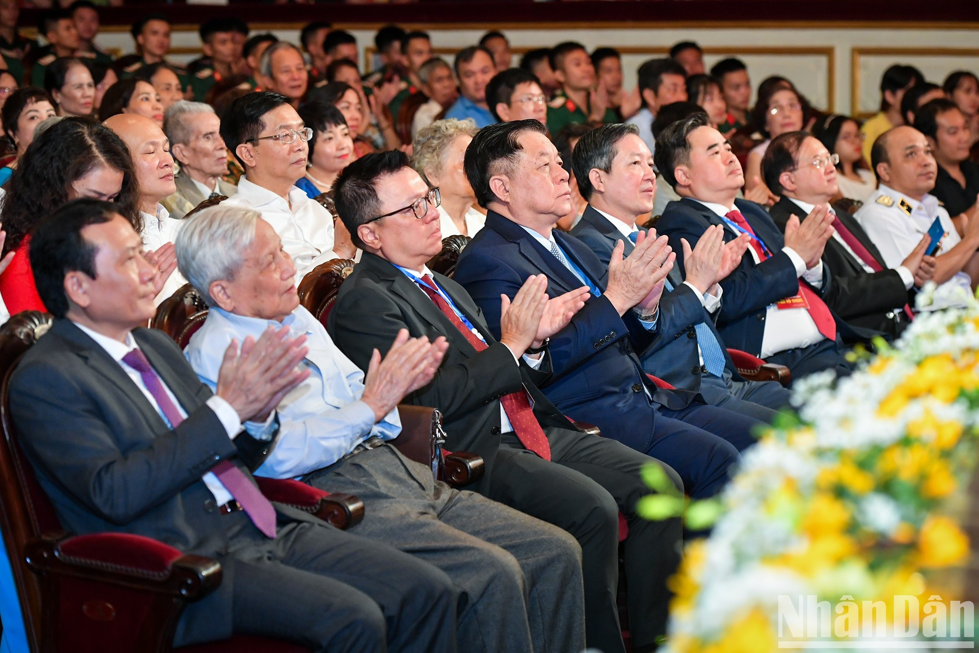 Altos funcionarios del Partido Comunista de Vietnam y el Estado en la velada.