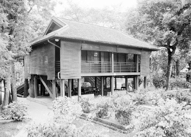 La casa sobre pilotes del Tío Ho en el Palacio Presidencial, donde vivió y trabajó desde mayo de 1958 hasta agosto de 1969.