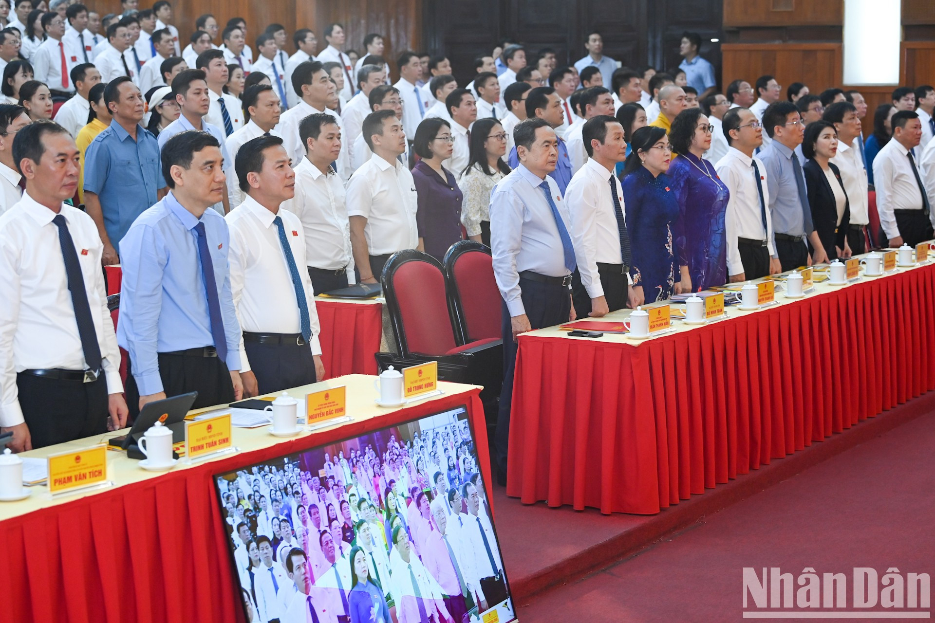 En el acto de saludo a bandera.