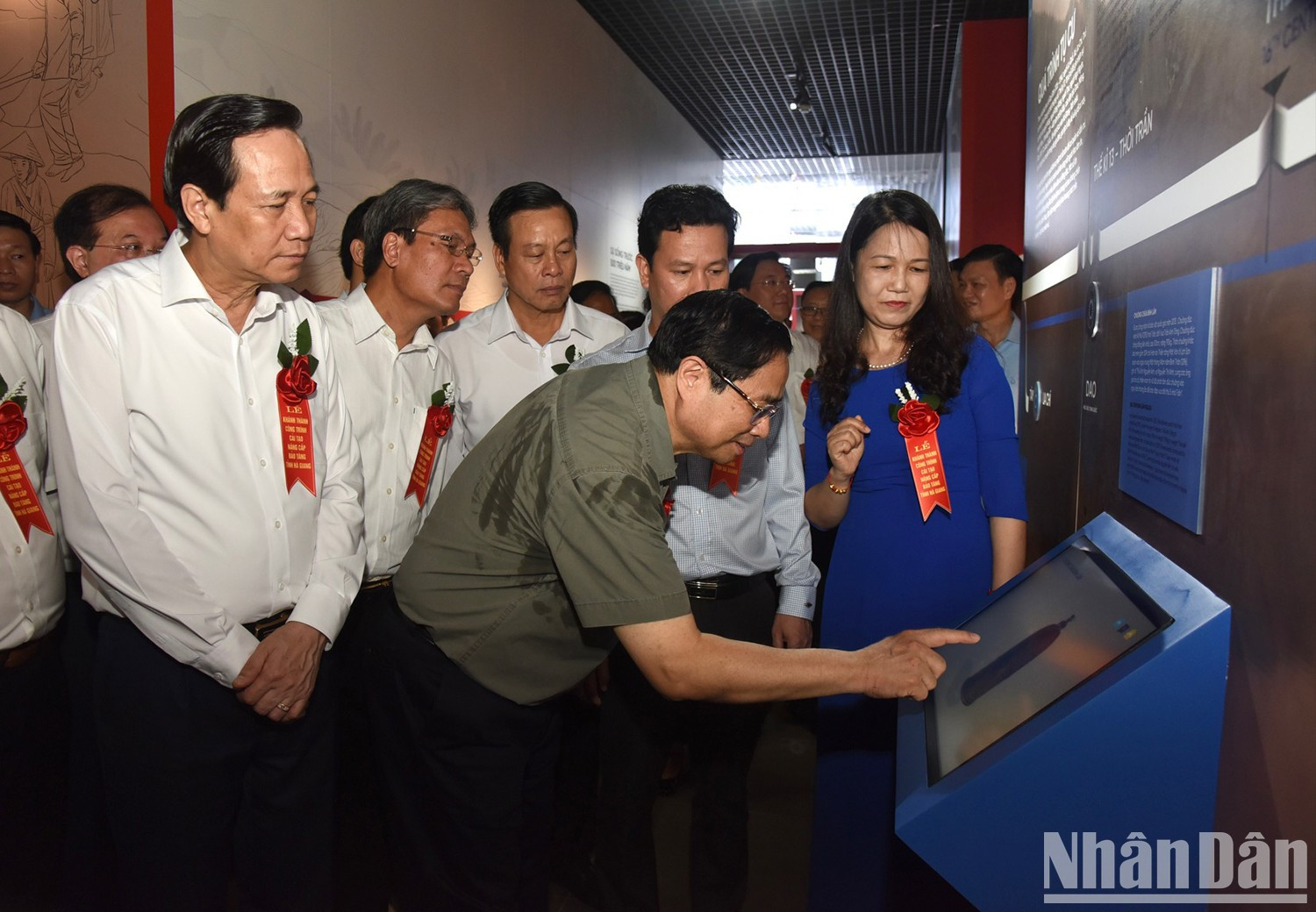 El jefe de Gobierno recorre el recinto.