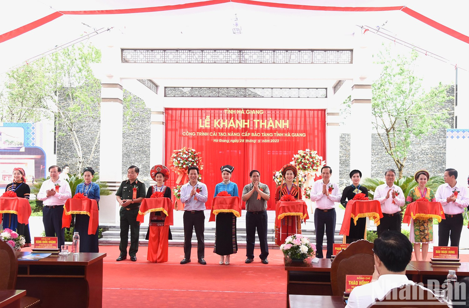 El corte de cinta de inauguración del museo.