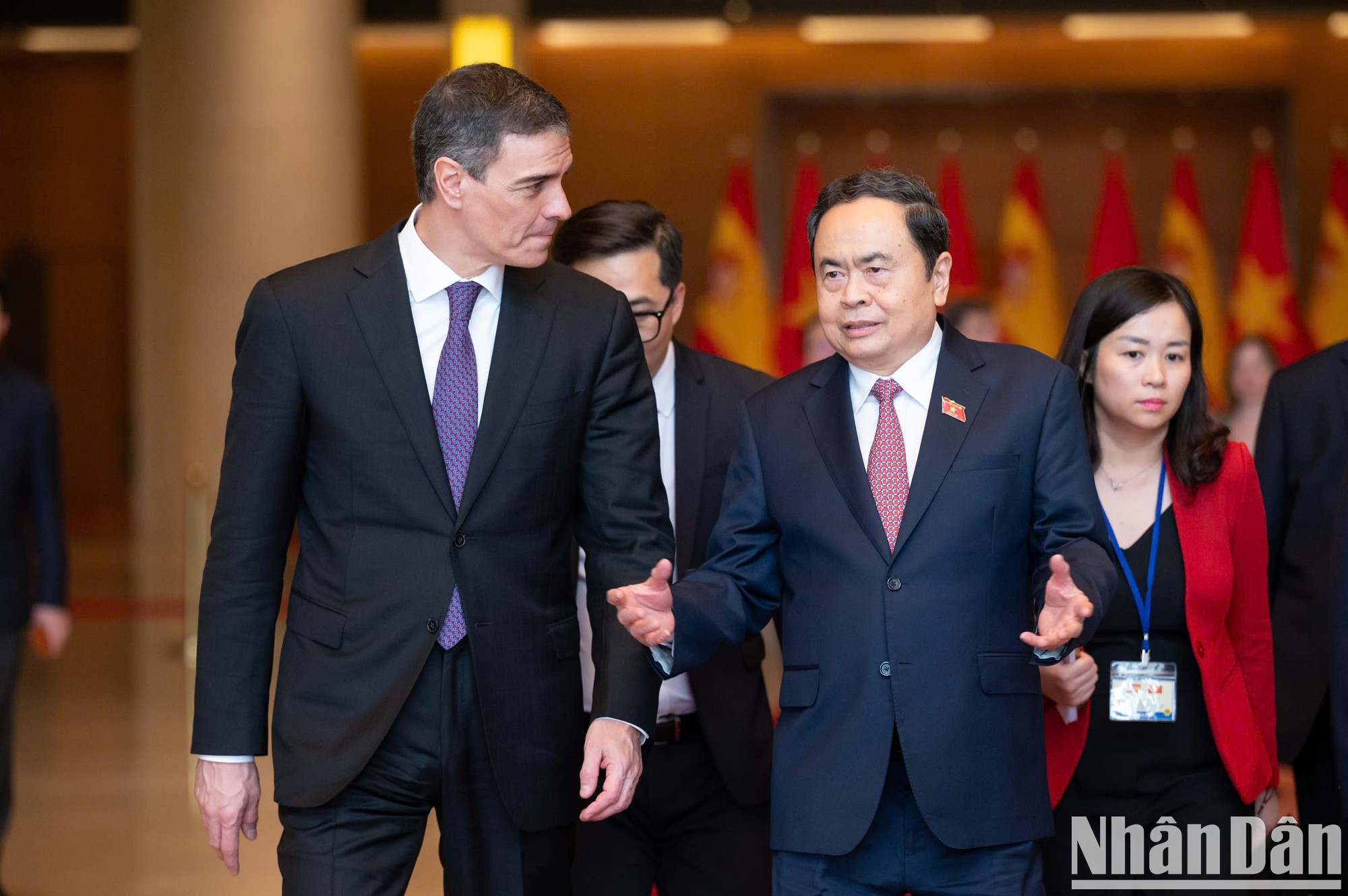 Los dos dirigentes se conversan.