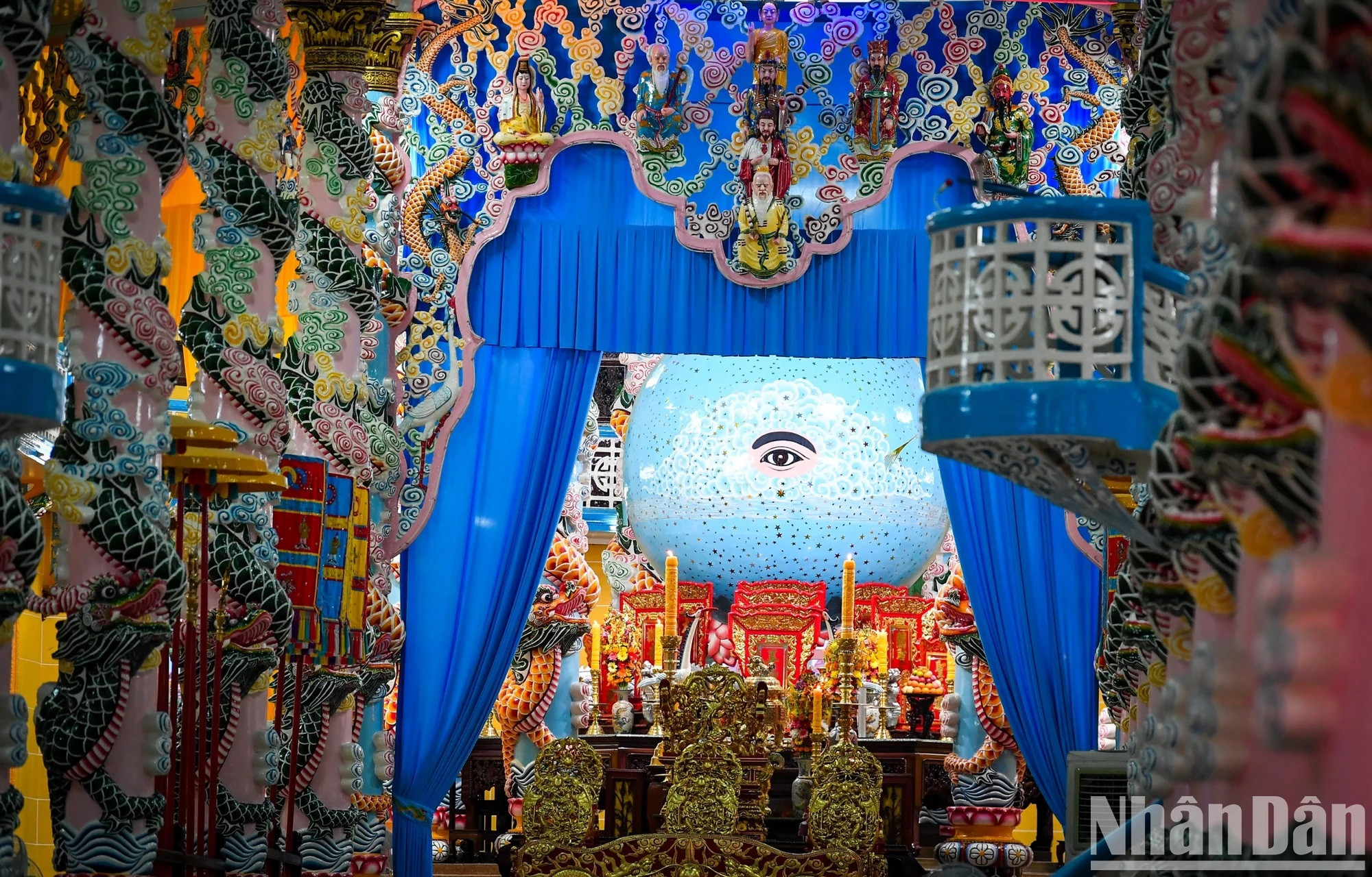 Al final del Templo Sagrado se encuentra “Bat quai dai”, con obras representativas de la religión. Al final del Templo Sagrado se encuentra “Bat quai dai”, con obras representativas de la religión.