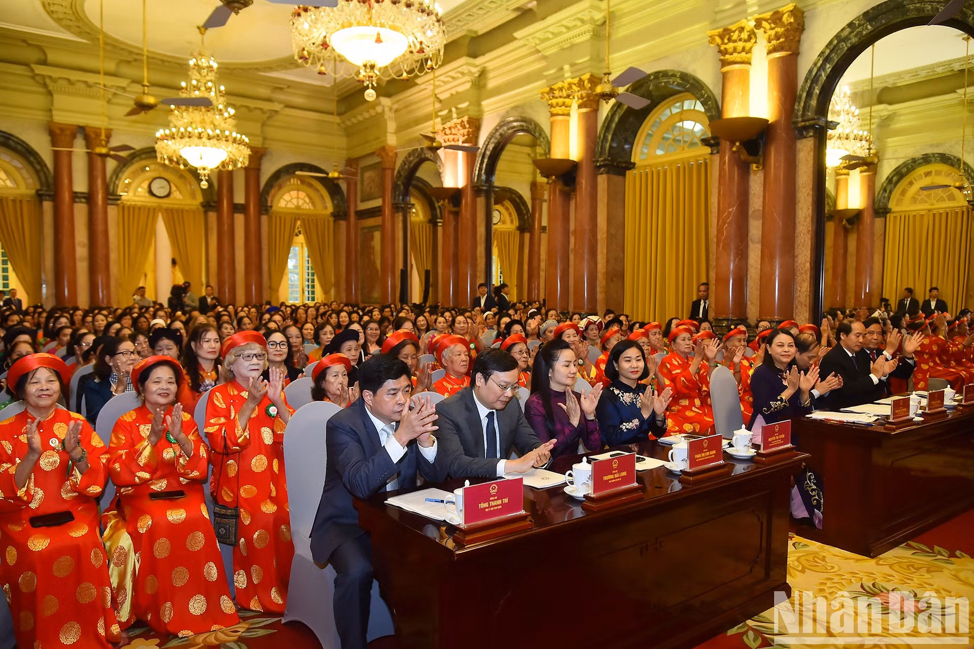 Participan en la actividad unas 200 ciudadanas representando a las más de nueve millones de mujeres de edad avanzada que se unen al movimiento de cultivo de familias cultas, prósperas y felices.