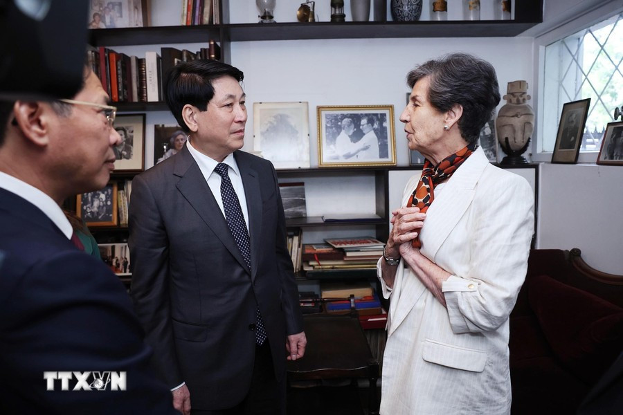 El jefe de Estado vietnamita conversa con la política. El jefe de Estado vietnamita conversa con la política.