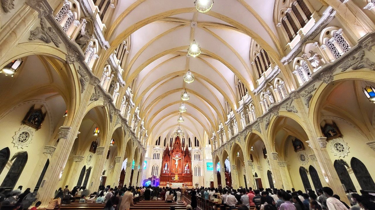 Dentro de la iglesia.