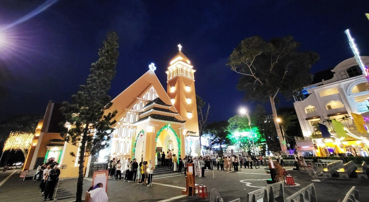 Se trata de uno de los templos cristianos más antiguos en Vung Tau. Viene aquí la mayoría de los feligreses locales.