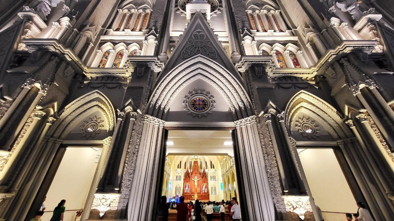 Vista de cerca de la Iglesia Song Vinh