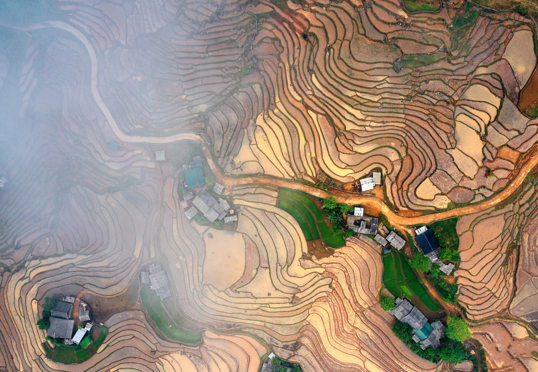 La temporada de inundación en Bat Xat suele durar desde inicios de mayo hasta finales de junio. El mejor momento para contemplar su belleza es a mediados de este mes. La temporada de inundación en Bat Xat suele durar desde inicios de mayo hasta finales de junio. El mejor momento para contemplar su belleza es a mediados de este mes.