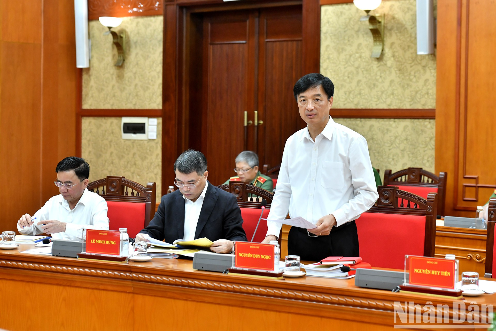 El miembro del Secretariado del Comité Central del PCV y jefe de la Oficina del Comité Central del PCV, Nguyen Duy Ngoc.