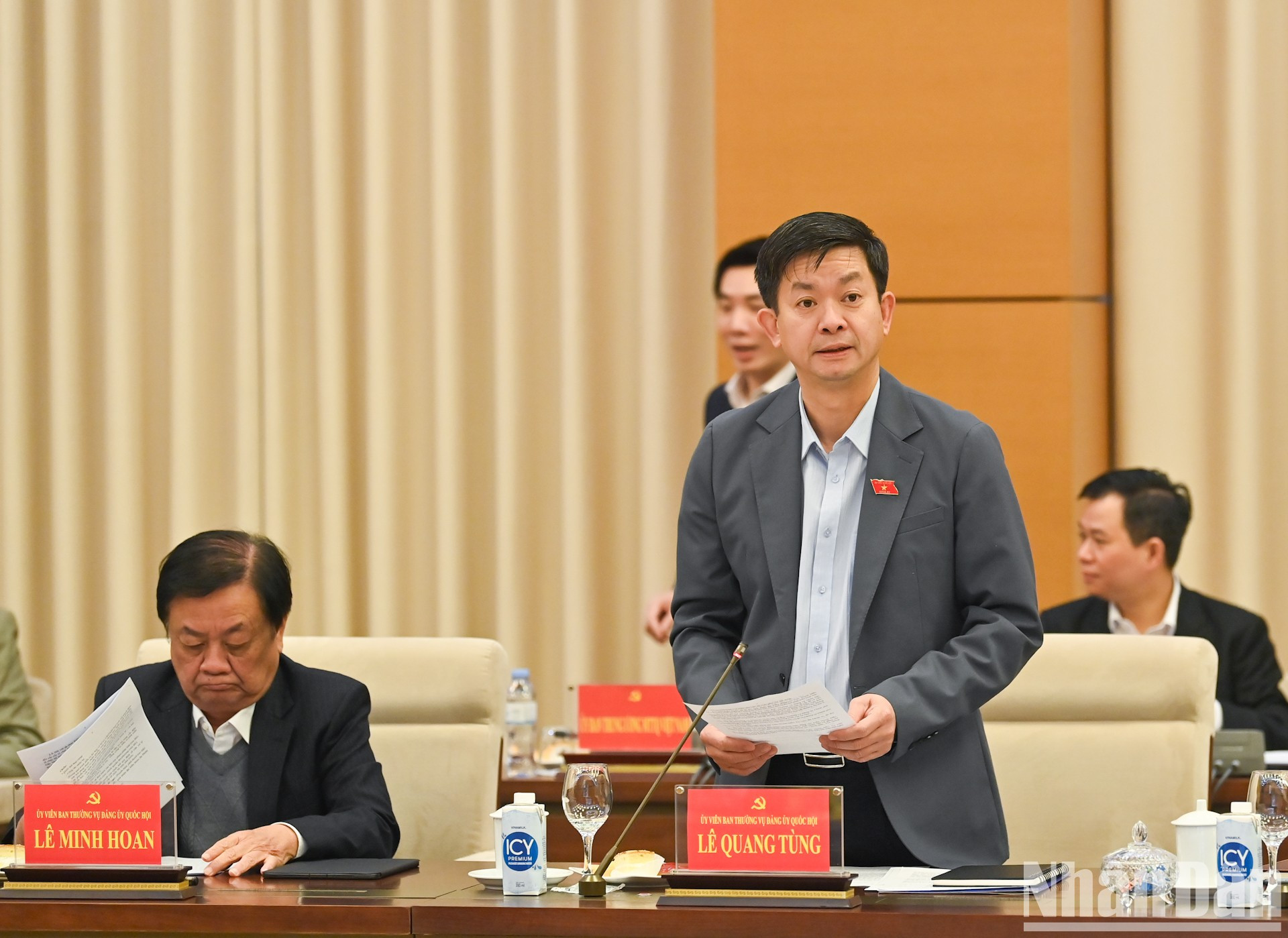 El secretario general de la AN y jefe de la Oficina Parlamentaria, Le Quang Tung. El secretario general de la AN y jefe de la Oficina Parlamentaria, Le Quang Tung.