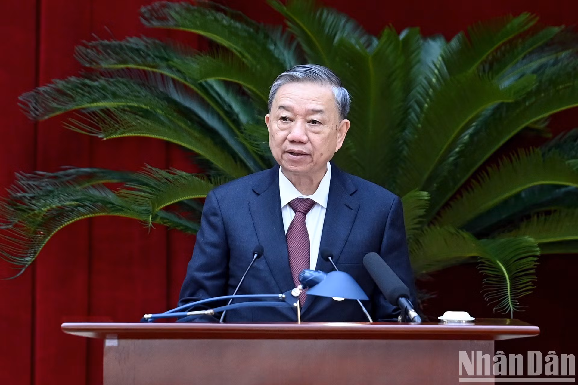 El secretario general del PCV y presidente del país, To Lam, interviene en la ceremonia de clausura. El secretario general del PCV y presidente del país, To Lam, interviene en la ceremonia de clausura.
