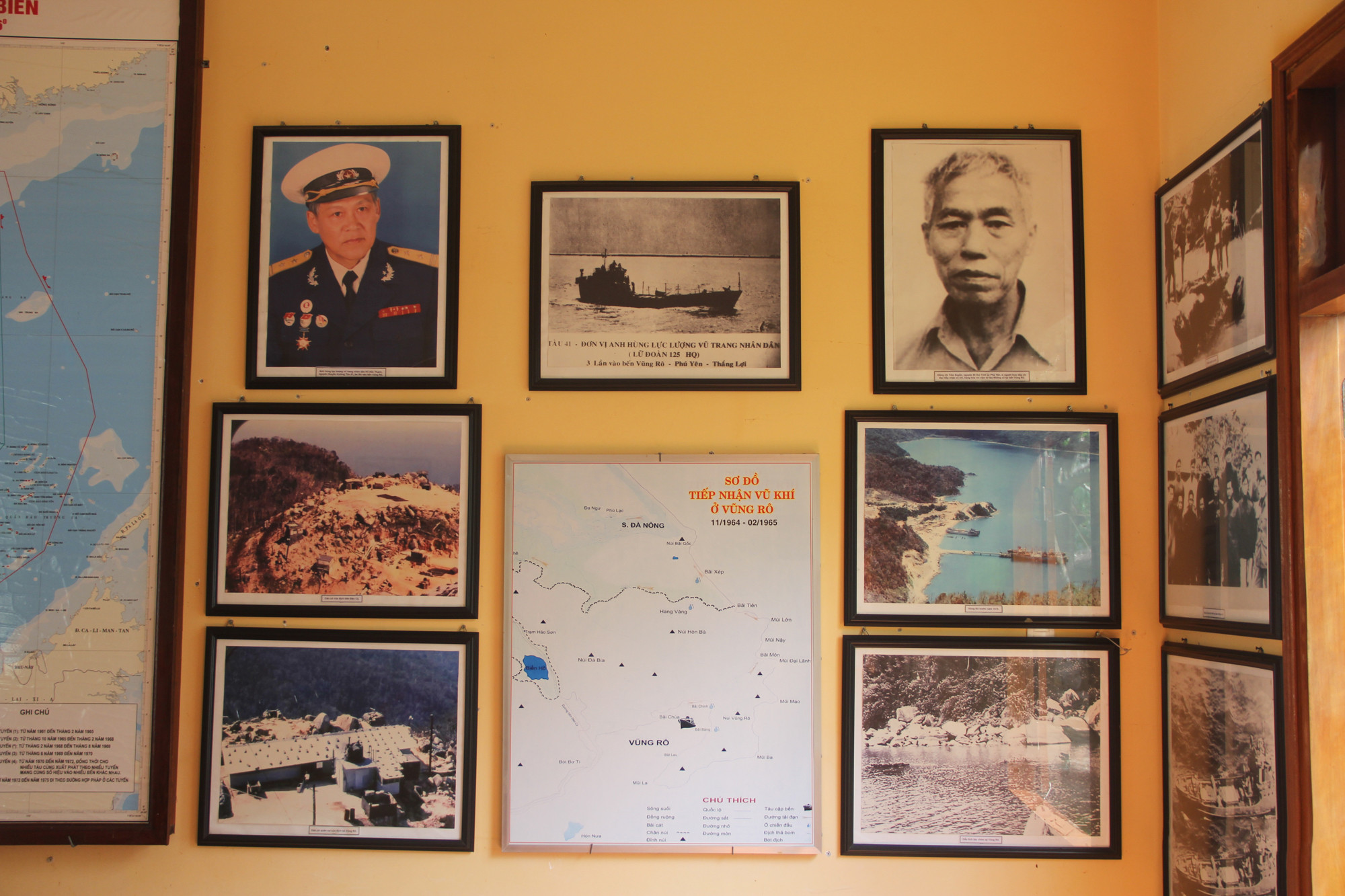 En el área se hallan un monumento con la histórica figura del barco sin número, una casa conmemorativa dedicada a los soldados fallecidos en misión, relieves que describen hechos sobre dichas naves y vestigios acuáticos donde los tripulantes destruyeron sus embarcaciones para ocultar la campaña logística.