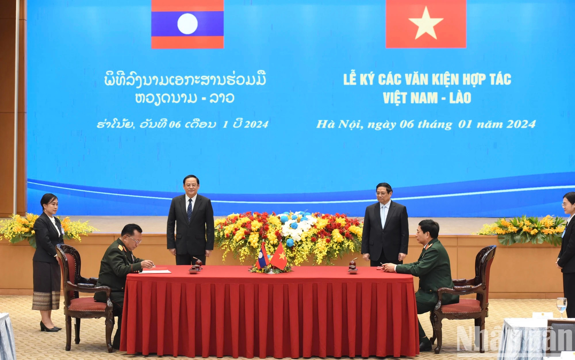 Los premieres presencian la firma de un protocolo de cooperación en materia de guardia fronteriza entre los dos Ministerios de Defensa. Los premieres presencian la firma de un protocolo de cooperación en materia de guardia fronteriza entre los dos Ministerios de Defensa.