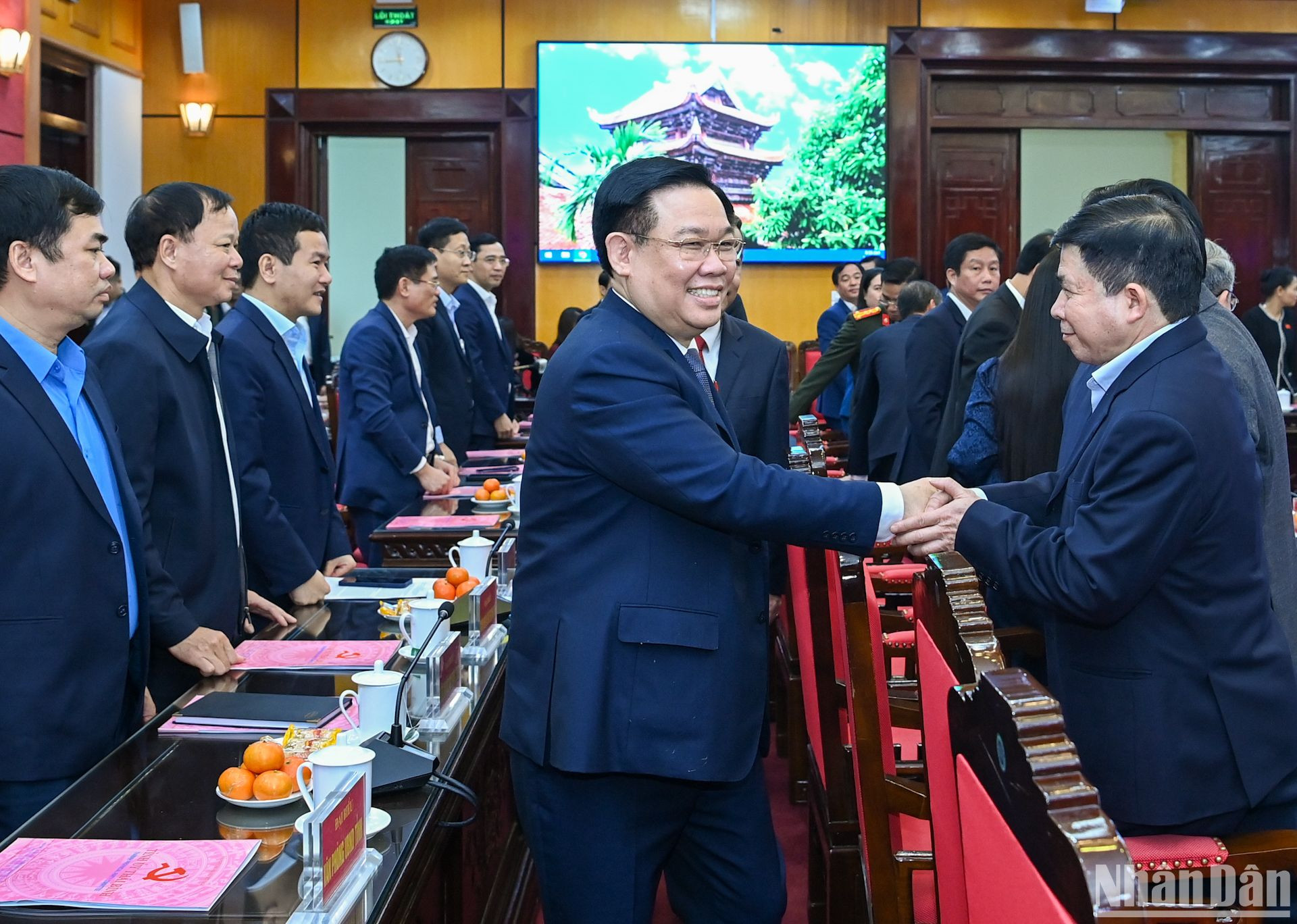 [Foto] Jefe del Legislativo se reúne con instancia partidista en Thai Binh