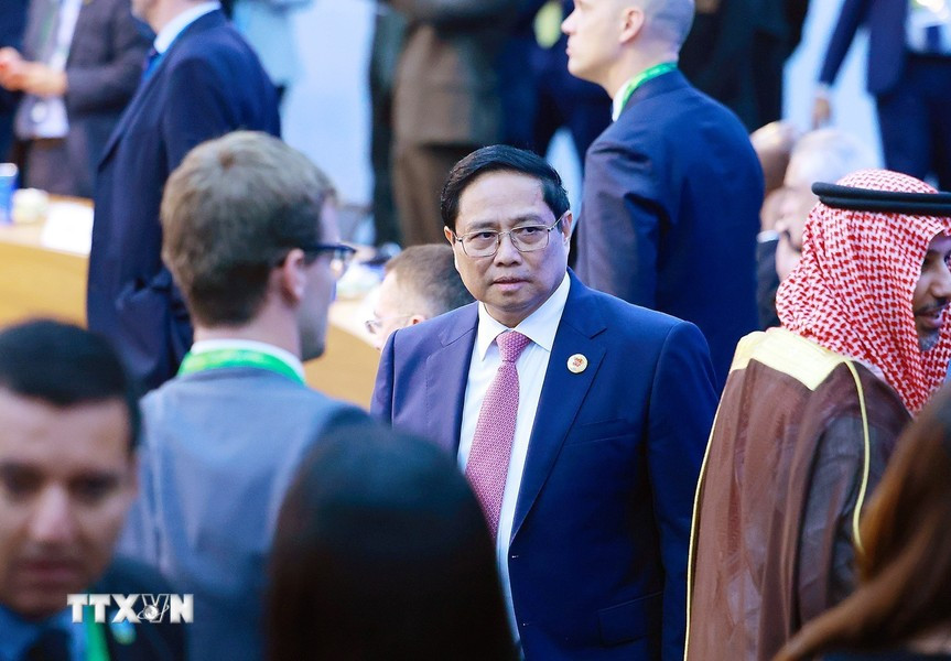 El primer ministro de Vietnam, Pham Minh Chinh, asiste al coloquio.