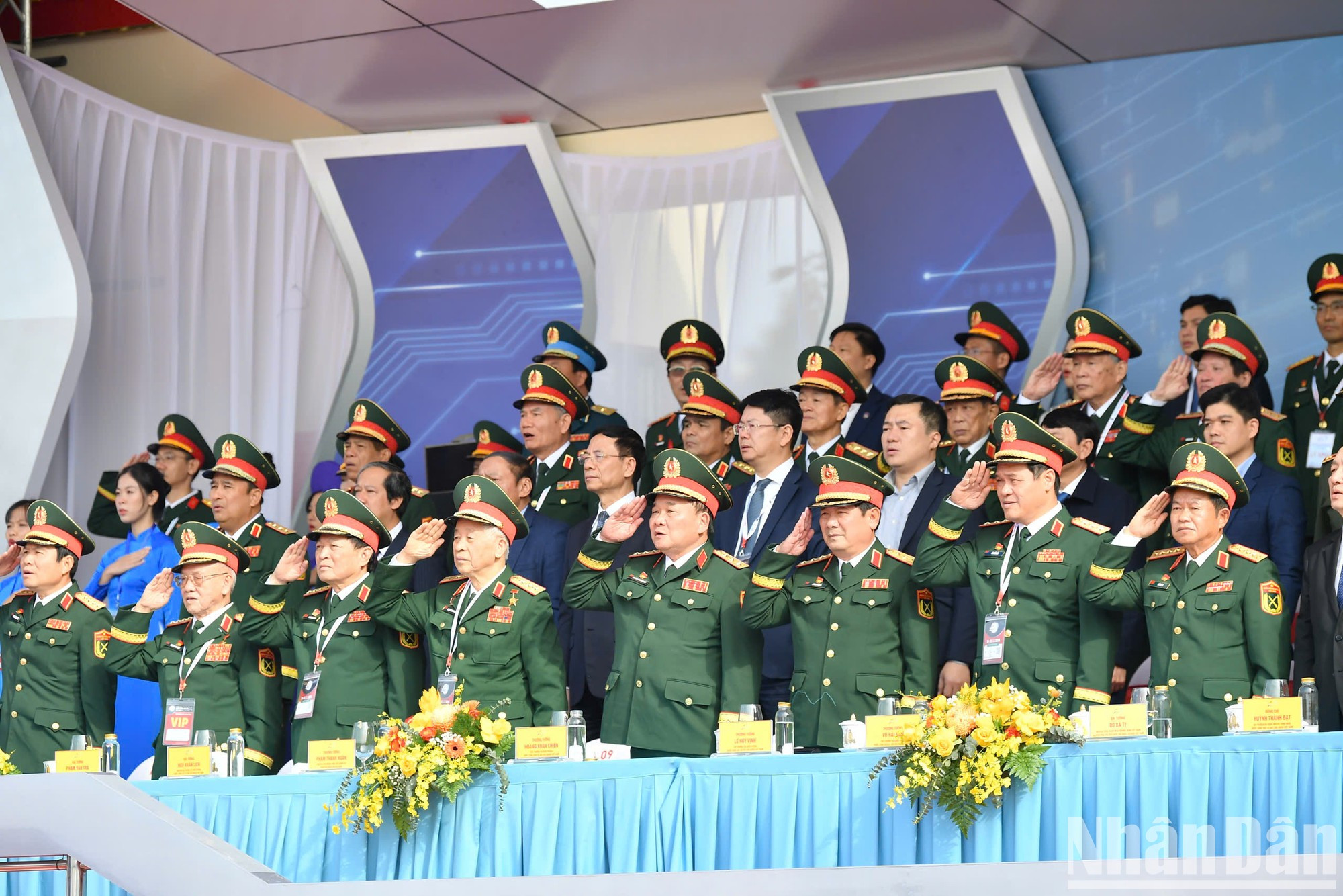 Escena del acto de saludo a bandera. Escena del acto de saludo a bandera.