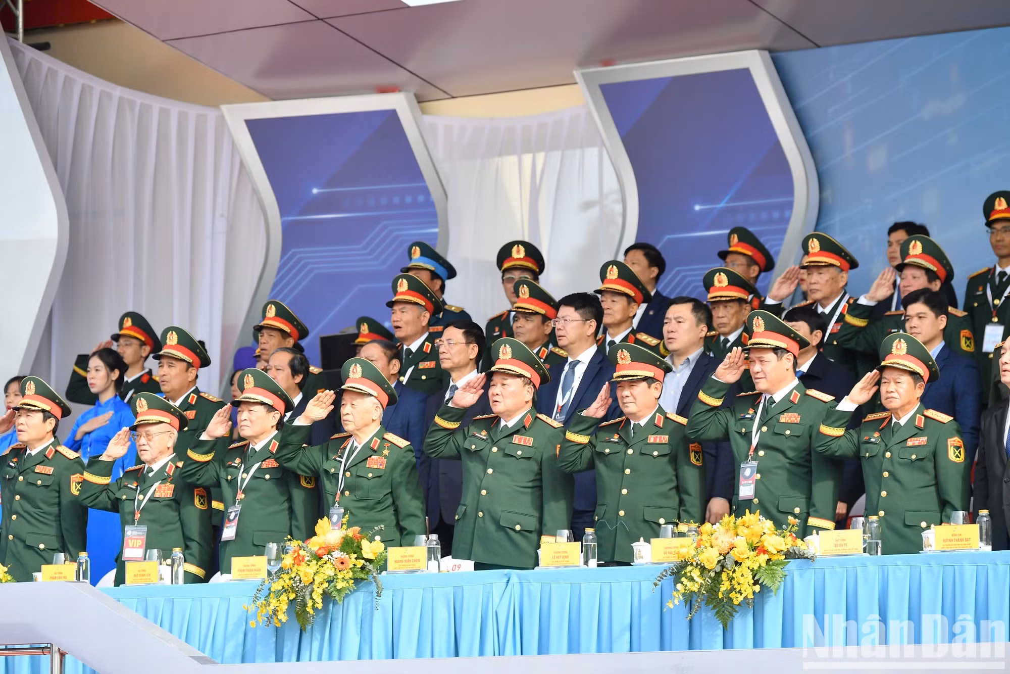 Escena del acto de saludo a bandera.
