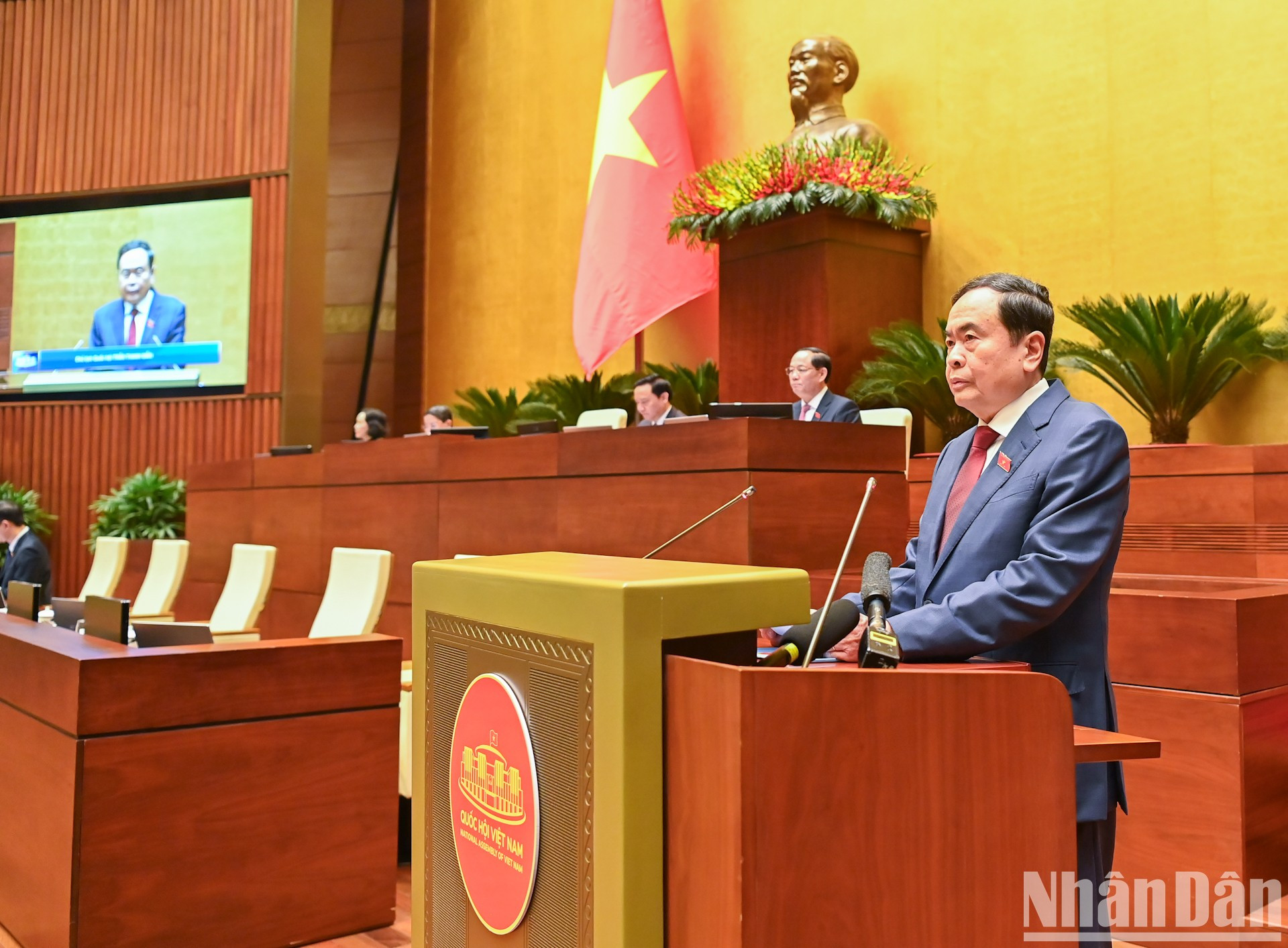 El presidente de la Asamblea Nacional, Tran Thanh Man, pronuncia el discurso de apertura. El presidente de la Asamblea Nacional, Tran Thanh Man, pronuncia el discurso de apertura.