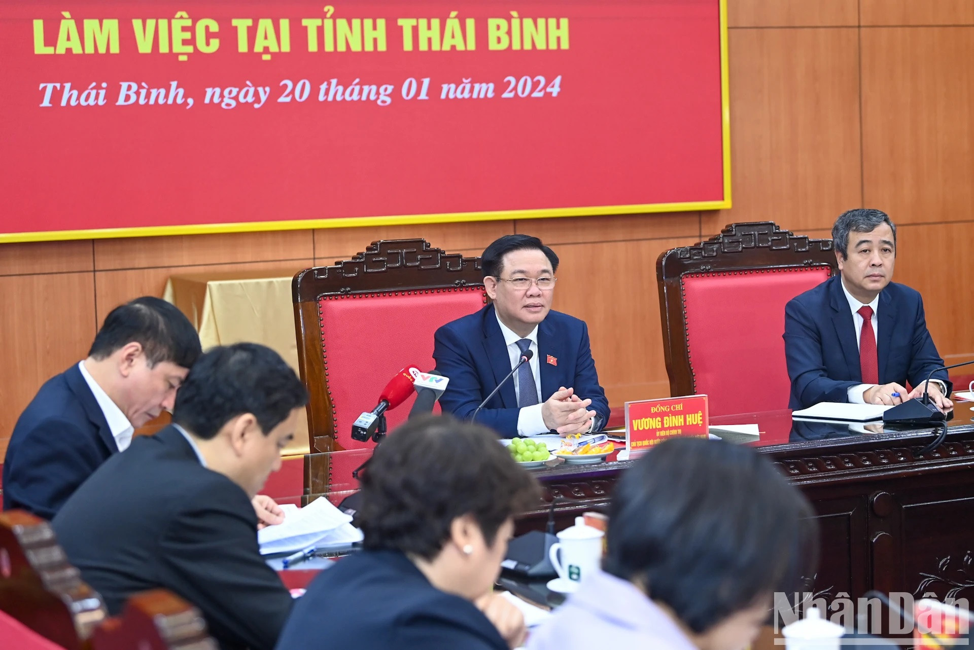 El jefe del Legislativo da palabras. El jefe del Legislativo da palabras.