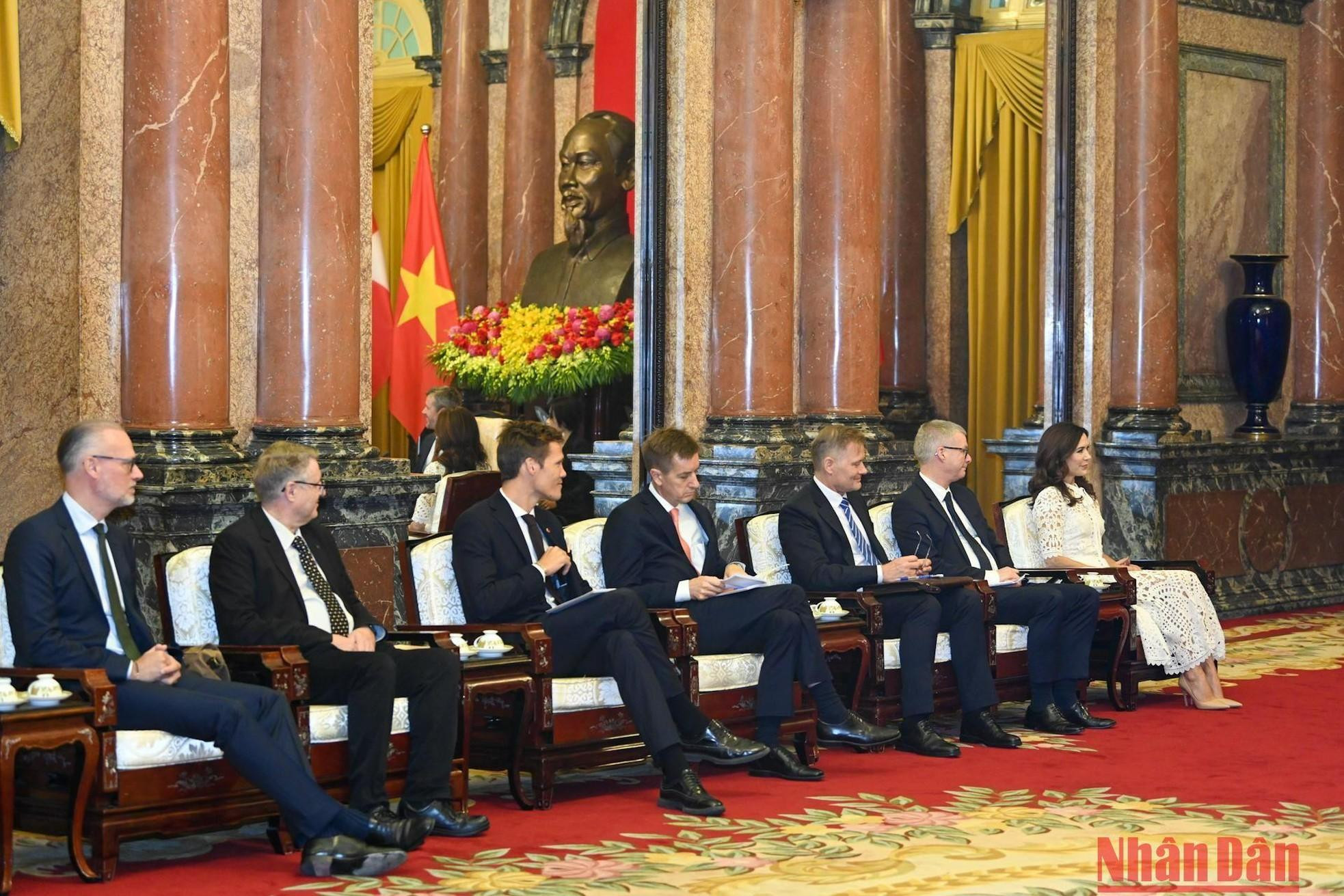 La princesa heredera María Isabel y miembros de la delegación danesa. La princesa heredera María Isabel y miembros de la delegación danesa.