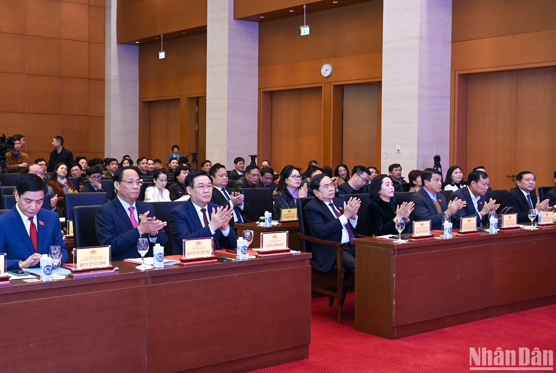 El titular del Legislativo nacional y delegados a la ceremonia. El titular del Legislativo nacional y delegados a la ceremonia.