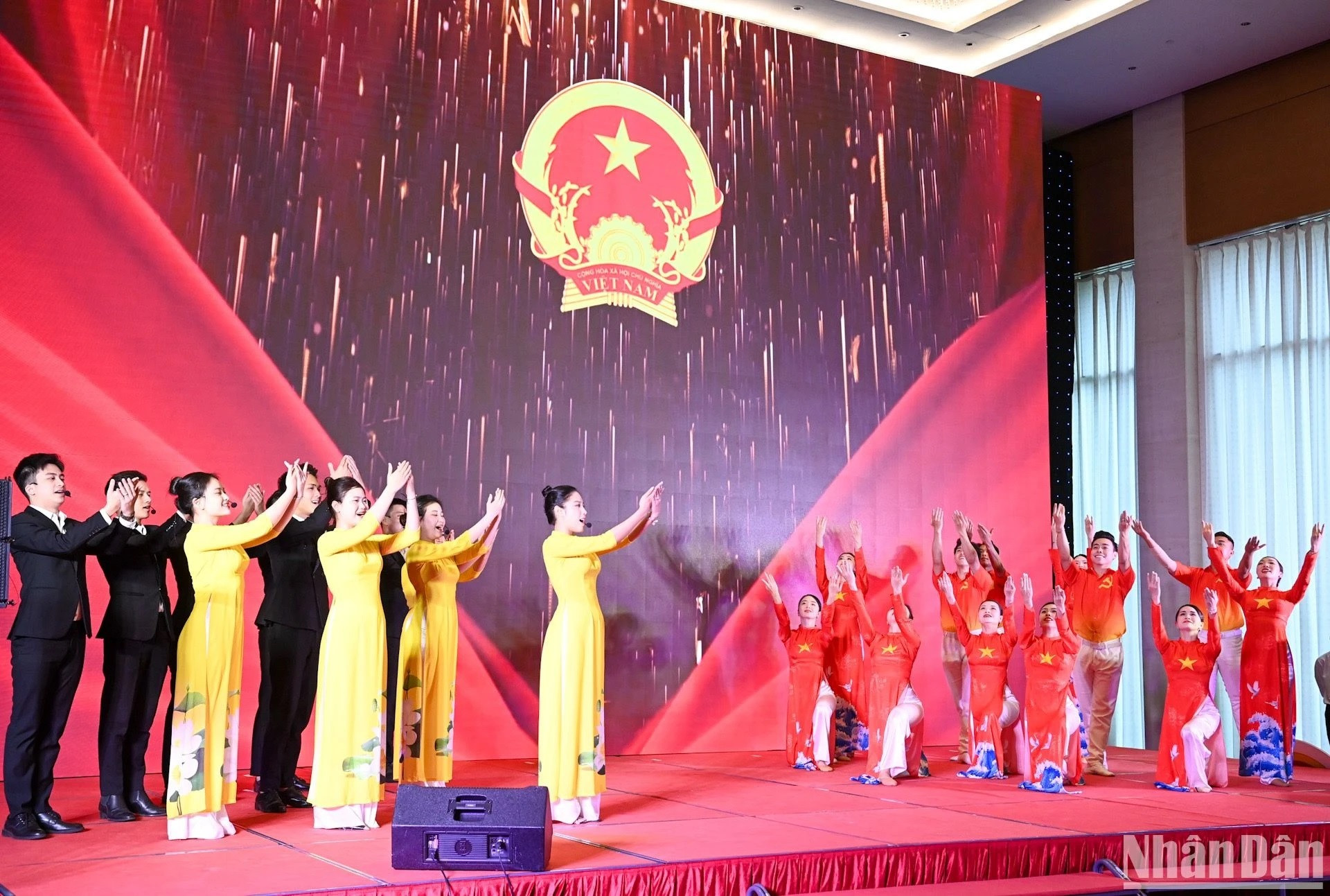 Una actuación artística inaugural. Una actuación artística inaugural.