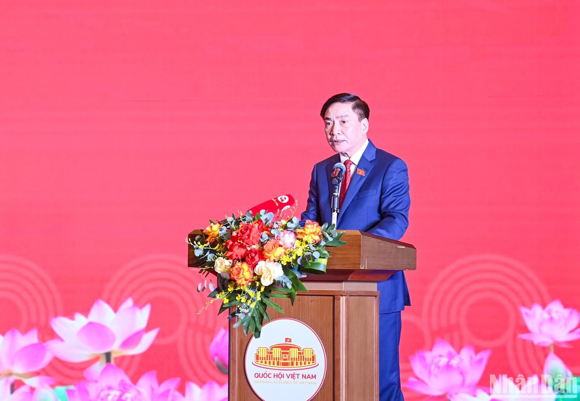 El secretario general y jefe de la Oficina Parlamentaria, Bui Van Cuong. El secretario general y jefe de la Oficina Parlamentaria, Bui Van Cuong.