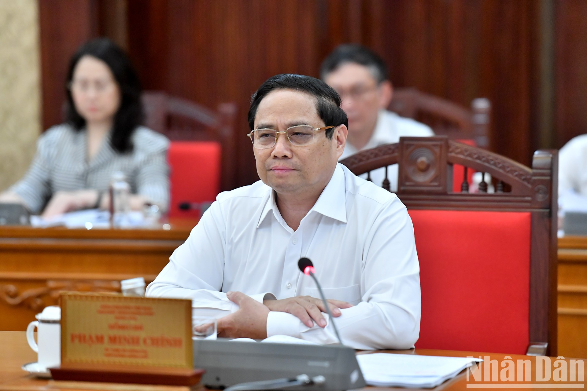 El primer ministro Pham Minh Chinh interviene en la sesión.