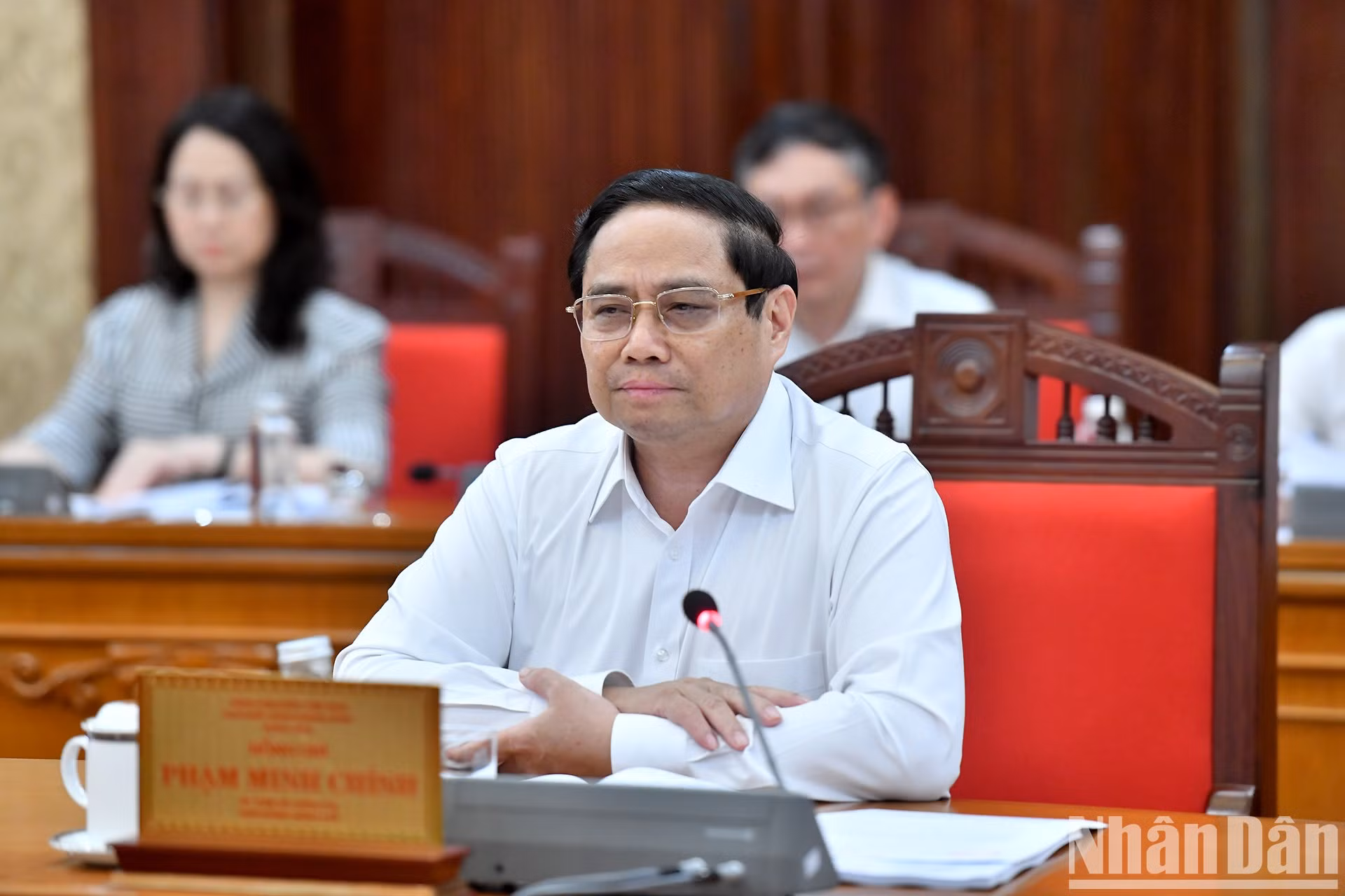El primer ministro Pham Minh Chinh interviene en la sesión.
