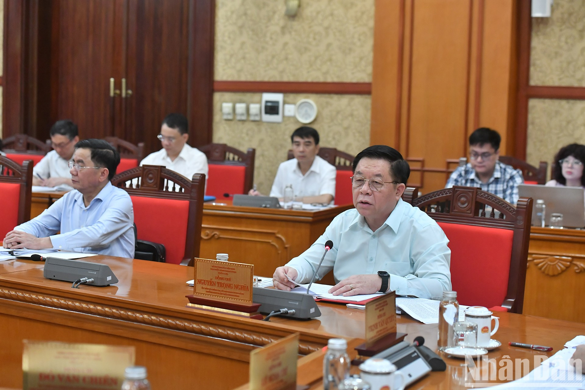 Altos funcionarios del Partido y del Estado en la cita.