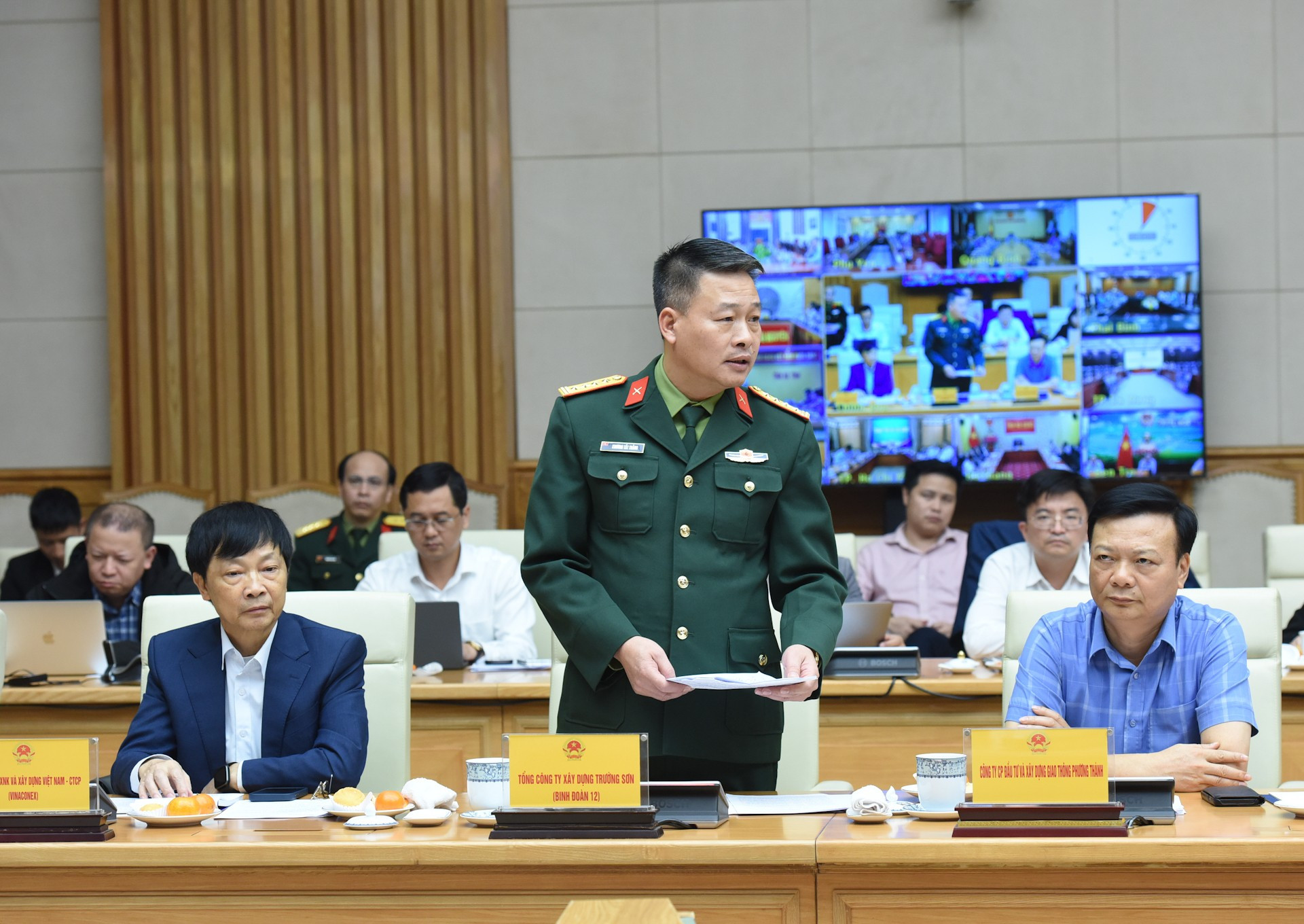 Un delegado de la Empresa de Construcción de Truong Son. Un delegado de la Empresa de Construcción de Truong Son.