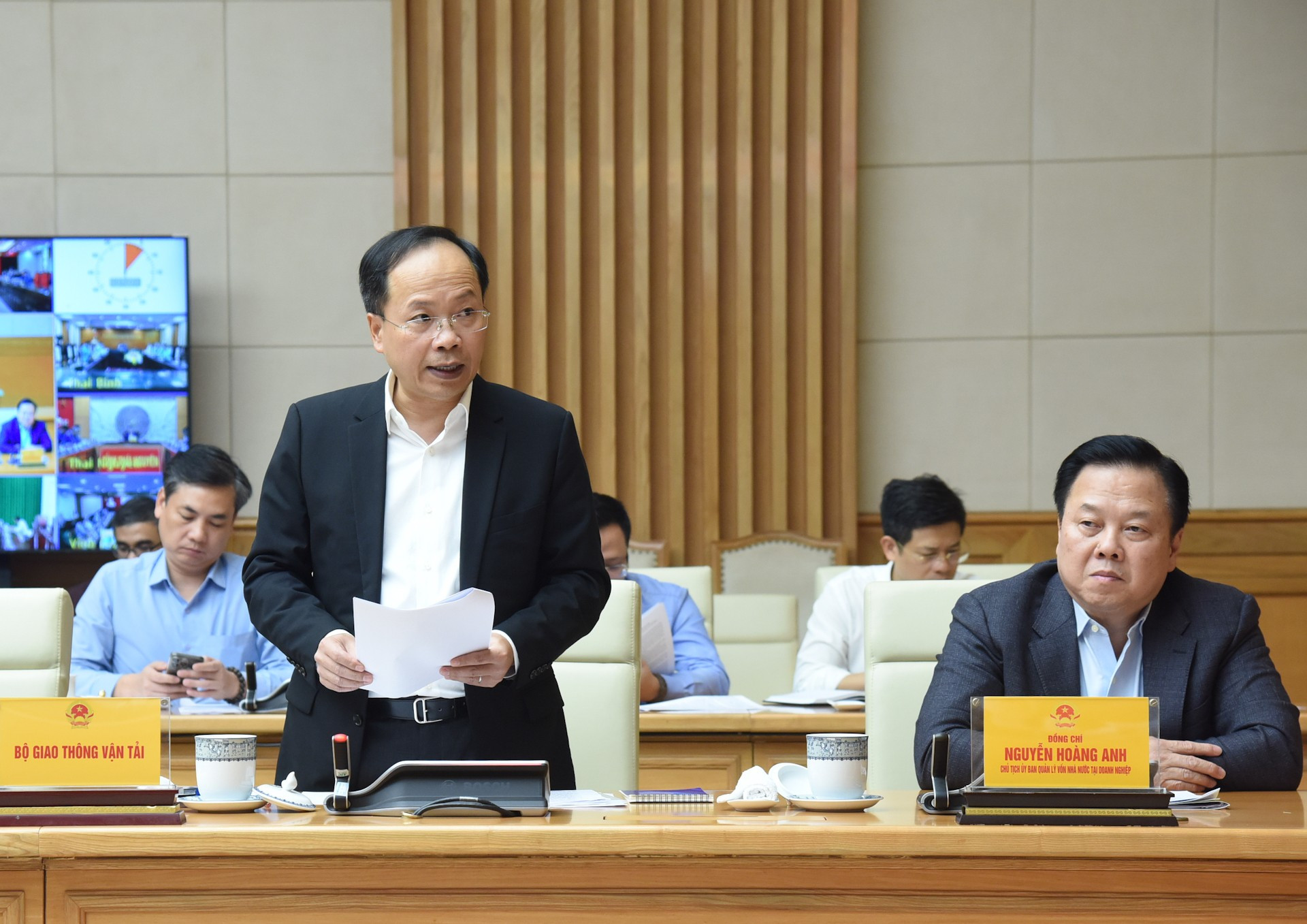 Un representante del Ministerio de Transporte aporta opiniones. Un representante del Ministerio de Transporte aporta opiniones.