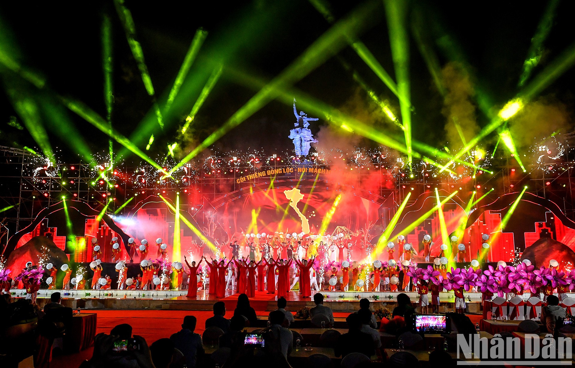 [Foto] Conmemoran con gala artística la victoria vietnamita de Dong Loc 