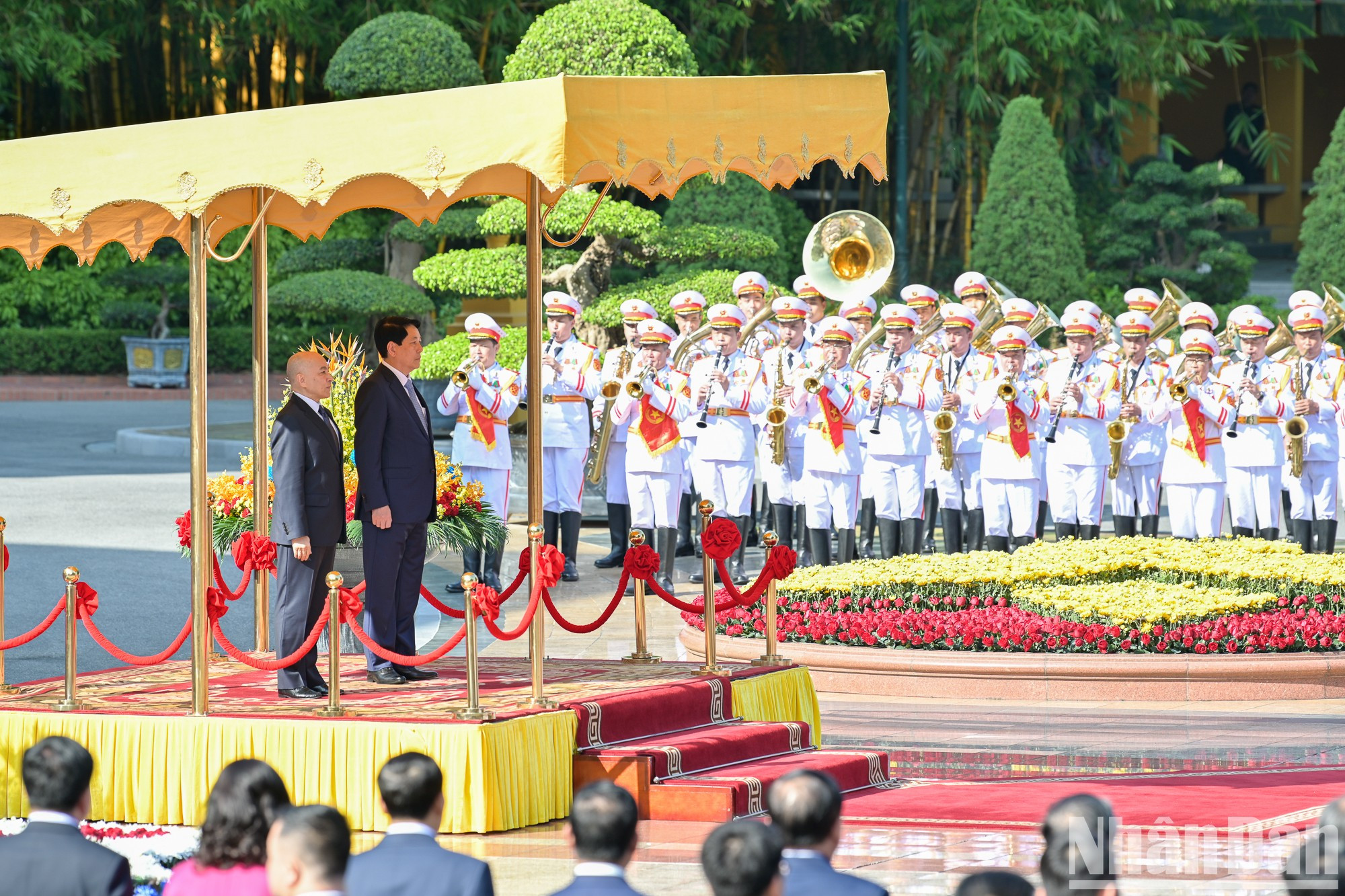 Momento de entonación del himno nacional de Vietnam y de Camboya. Momento de entonación del himno nacional de Vietnam y de Camboya.