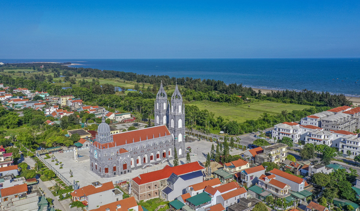La iglesia de Tra Co, que data de 1911, es una de las mejor diseñadas en Vietnam. Acaba de reabrirse al público tras ser reparada.