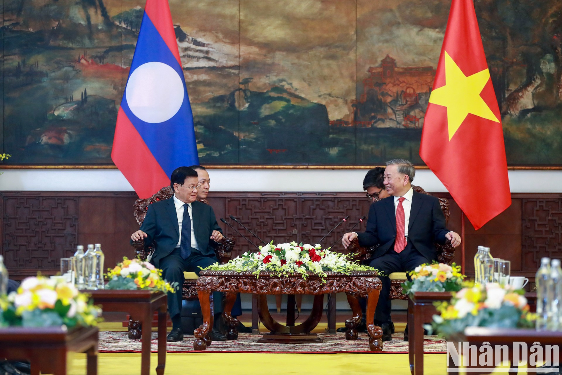 Los dos dirigentes sostienen conversaciones.