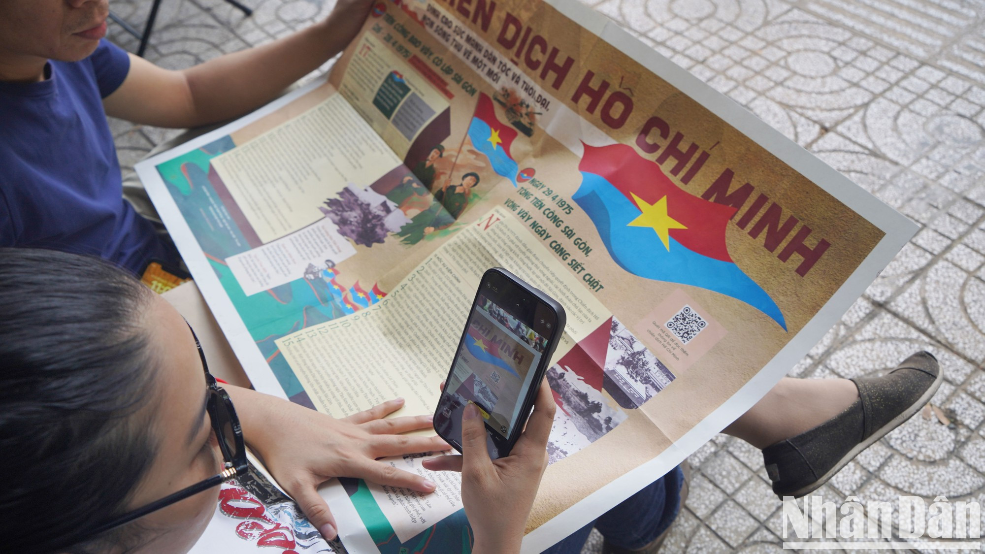 La tecnología de realidad aumentada y el mapeo tridimensional integrados en la obra permiten visualizar acontecimientos de la histórica Campaña Ho Chi Minh.