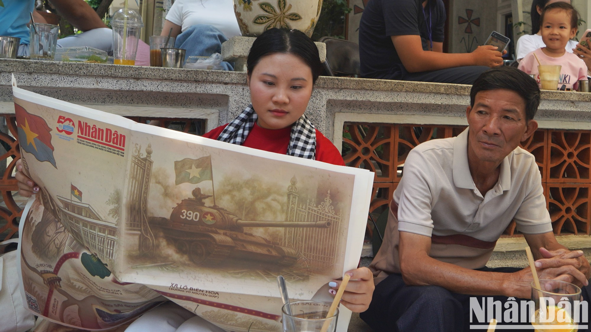 El producto atrae una gran atención del público, incluidos los jóvenes.