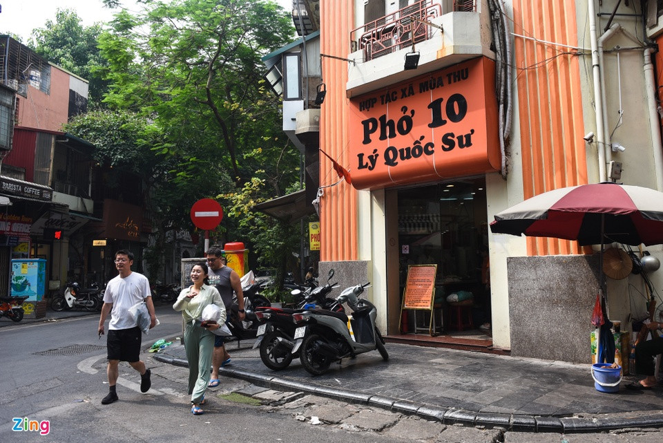 Entre los 29 establecimientos de comida recién clasificados a la categoría “Bib Gourmand” (comida de calidad servida a un precio moderado) de Michelin, cuatro están en Hanói. Tres de estos se hallan a solo 200-300 metros de distancia uno del otro en el casco antiguo.