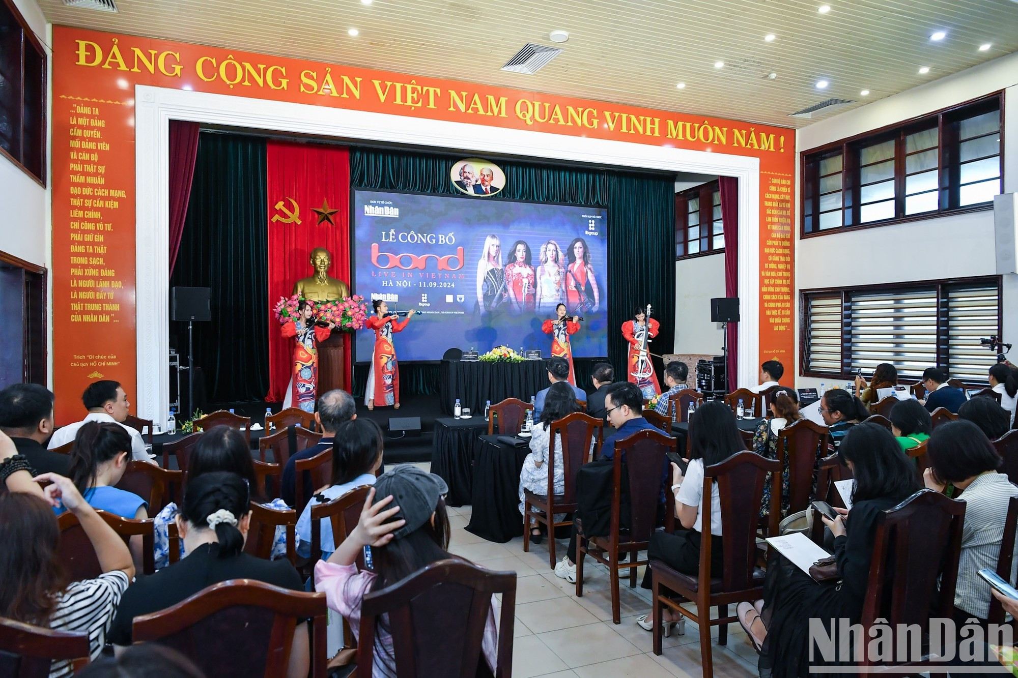 Panorama del acto de lanzamiento, efectuado en la sede capitalina del rotativo. Panorama del acto de lanzamiento, efectuado en la sede capitalina del rotativo.