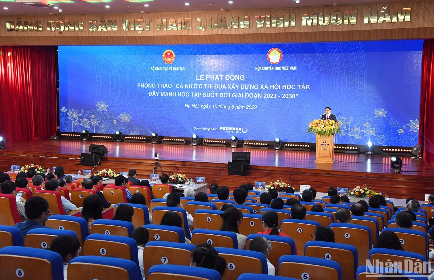 Minh Chinh llamó a la gente a unirse con alta determinación para estimular los movimientos académicos, hacia la creación de una sociedad del aprendizaje.