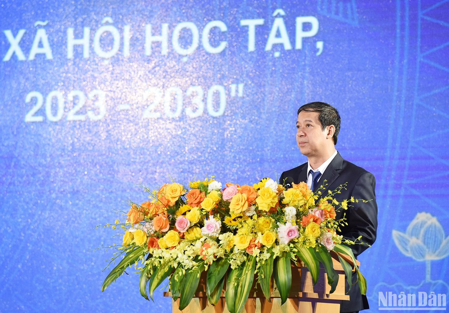 El ministro de Educación y Formación, Nguyen Kim Son, dio palabras.