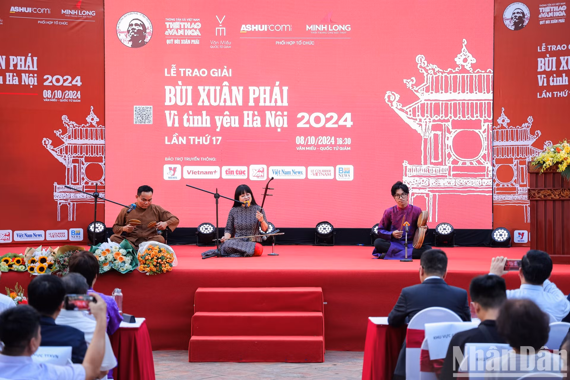 El premio de este año se entrega en la misma ocasión del 70 aniversario de la Liberación de Hanói, por lo tanto, se añaden a la ceremonia exposiciones de las obras laureadas y actuaciones artísticas.