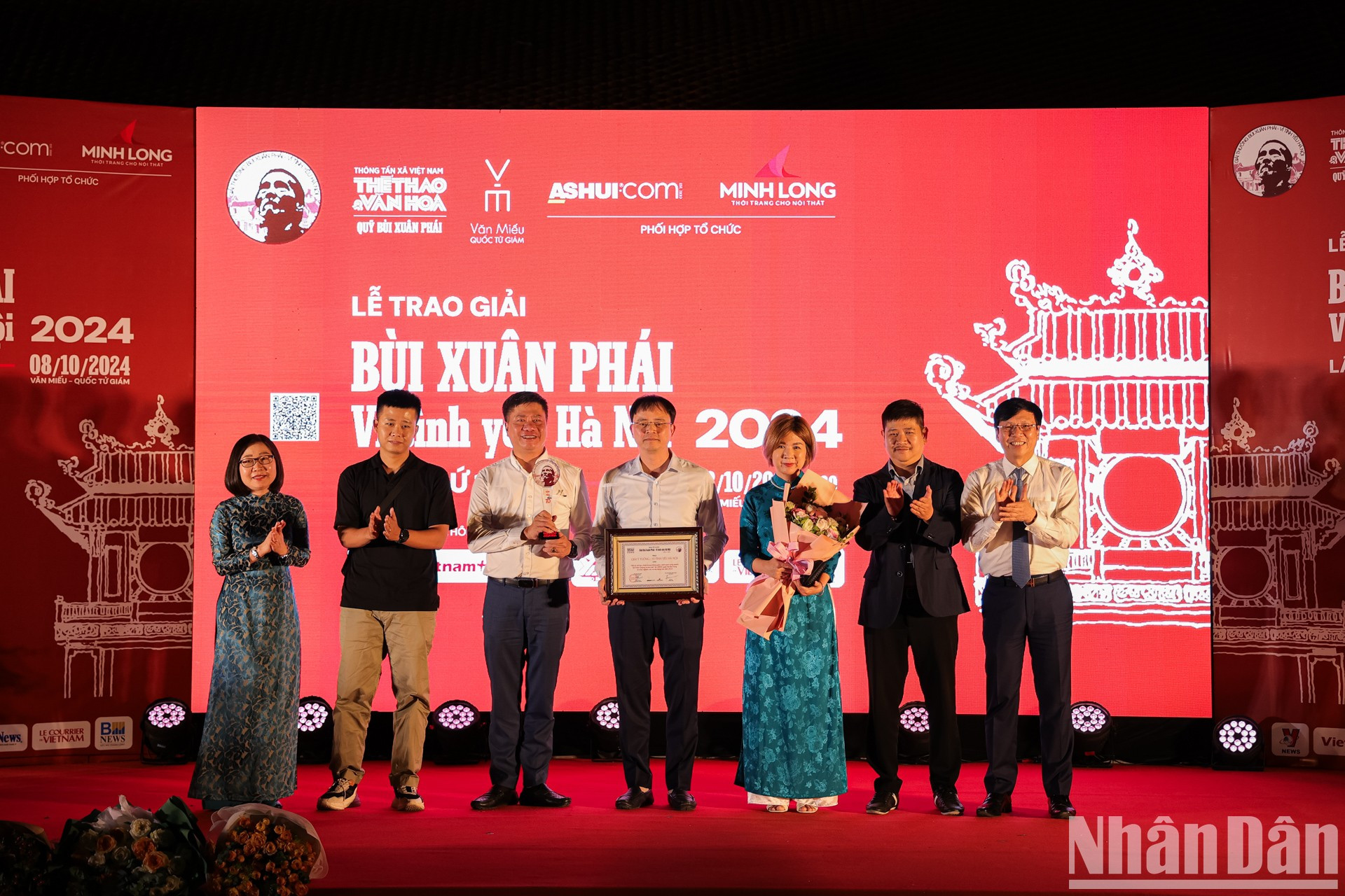 Entrega del premio en la categoría “La Mejor Idea”. Entrega del premio en la categoría “La Mejor Idea”.