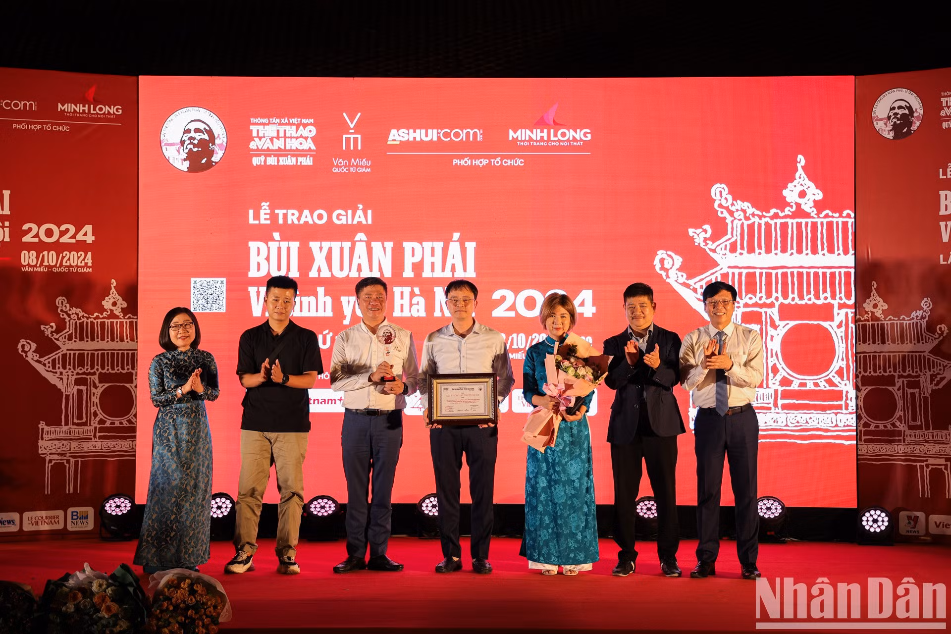 Entrega del premio en la categoría “La Mejor Idea”.