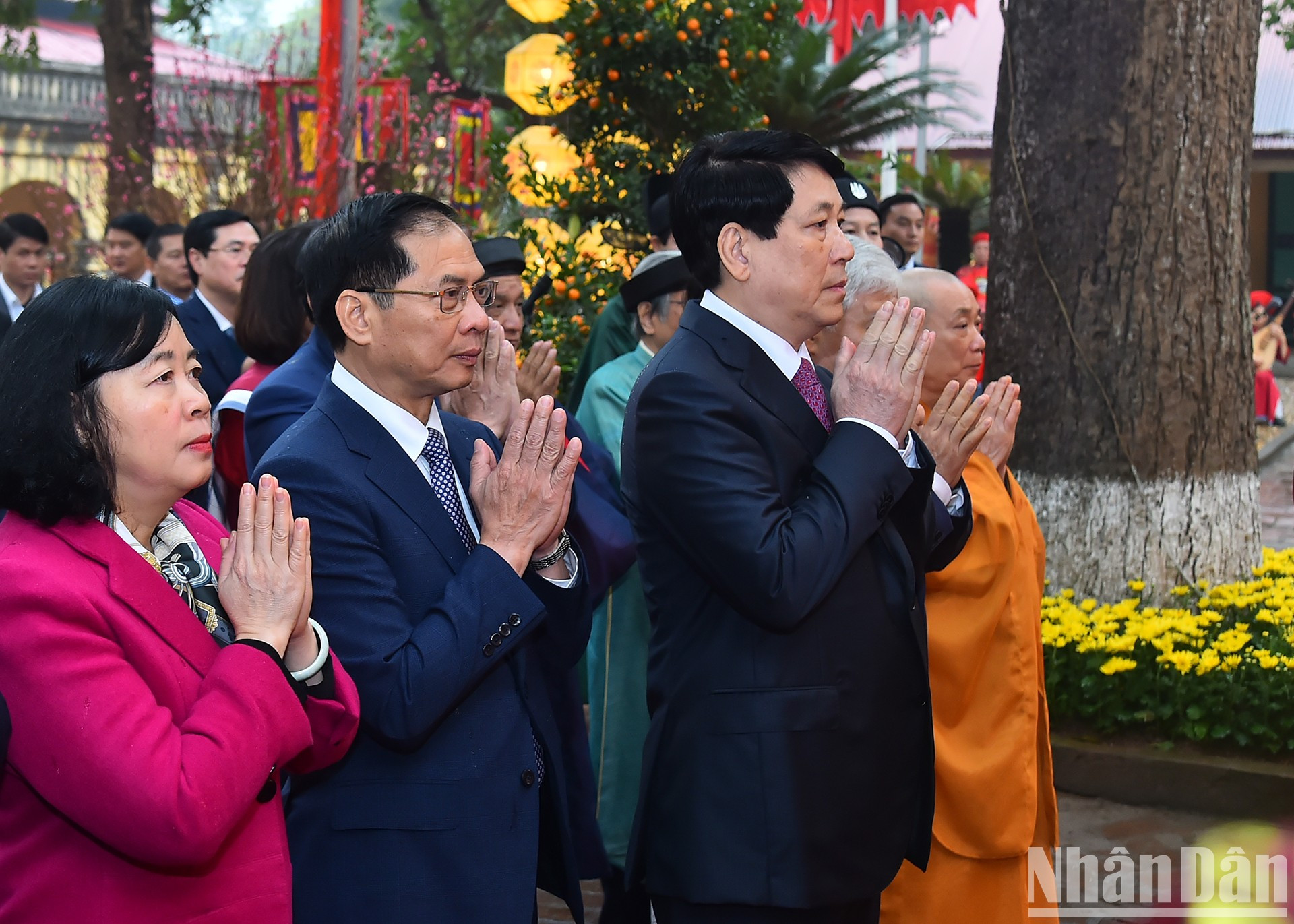 Los delegados rinden homenaje a los antecesores. Los delegados rinden homenaje a los antecesores.